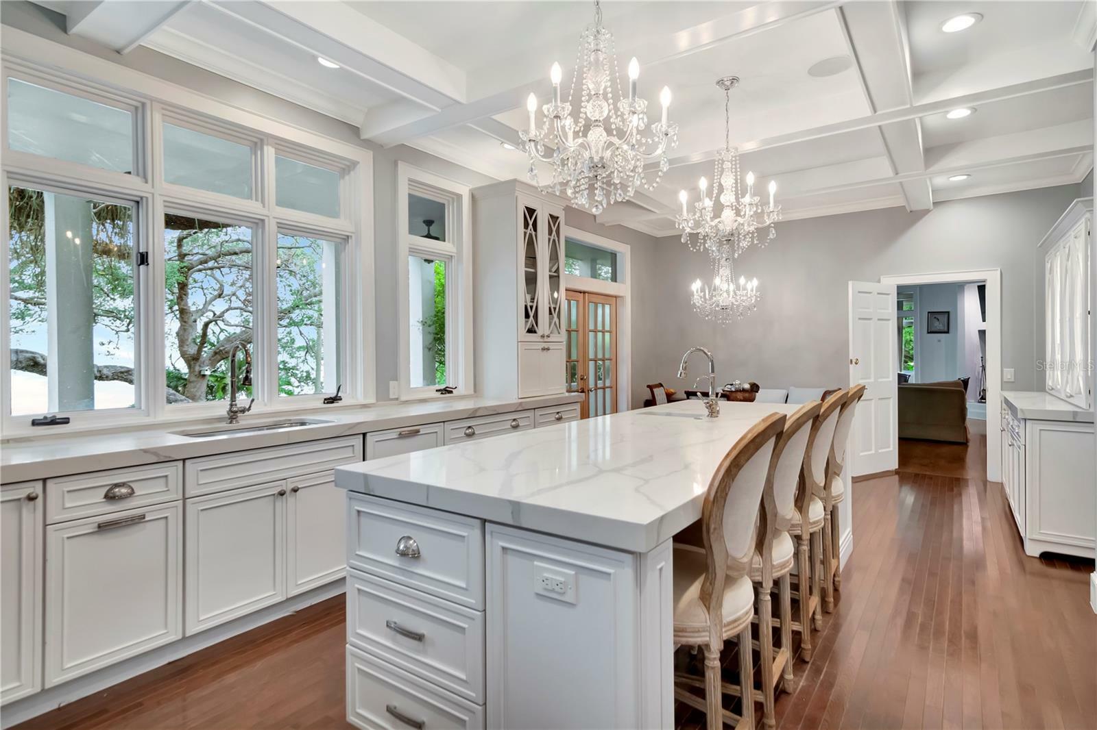 Property Photo: 6220 Bayshore Boulevard FL 33611