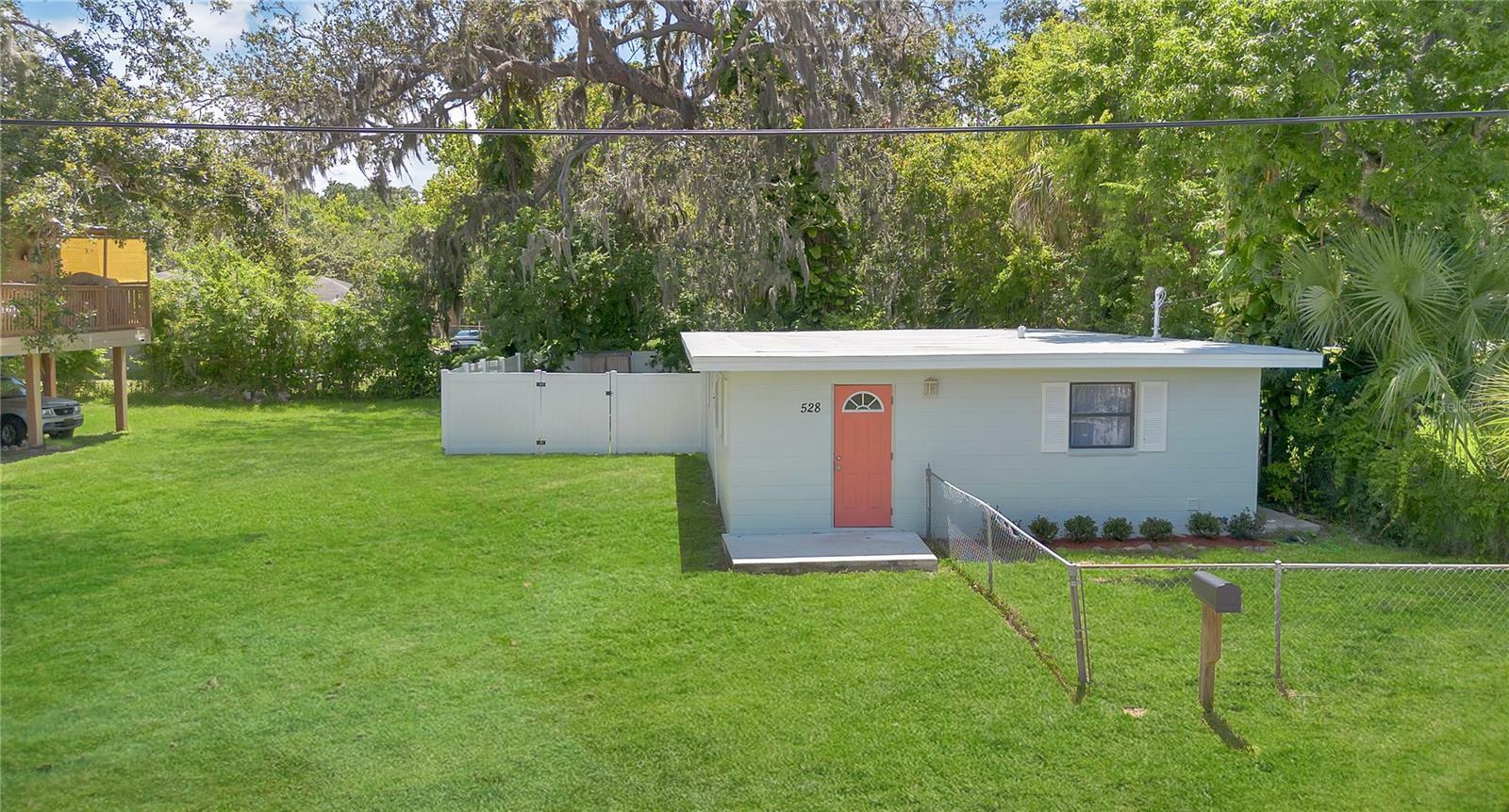Property Photo: 528 Pine Street FL 32114
