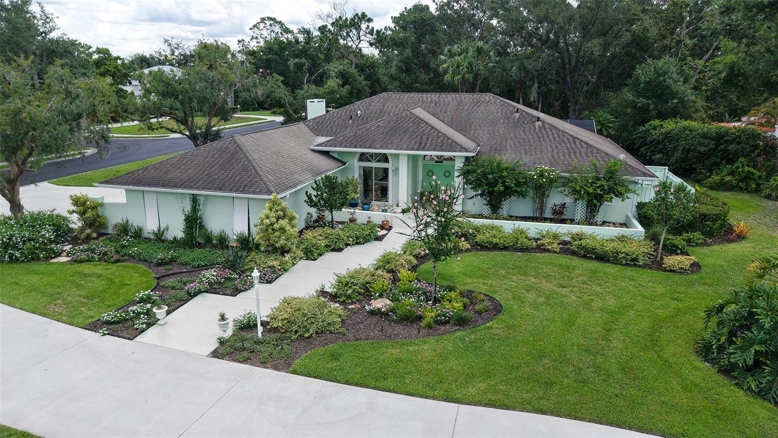 Property Photo: 7604 Weeping Willow Circle FL 34241