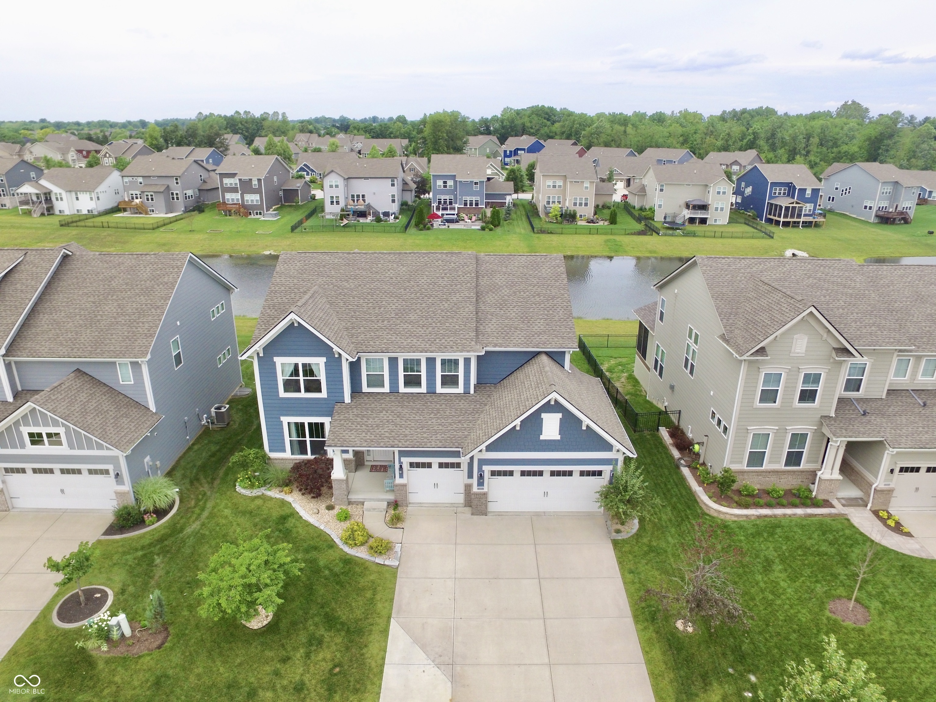 Property Photo: 5473 Forest Glen Drive IN 46112