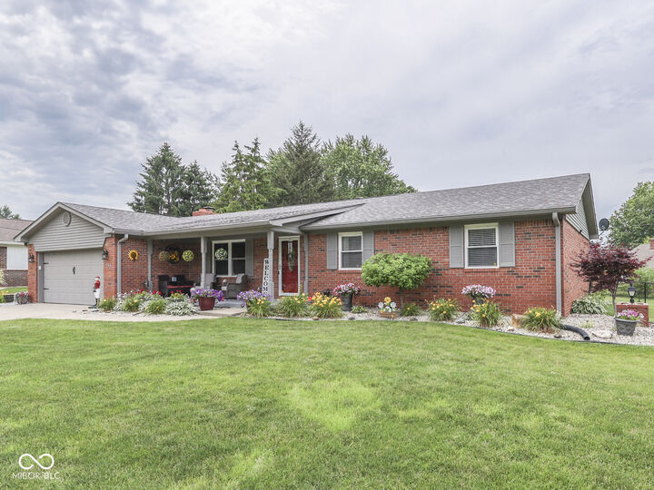Property Photo:  784 S Restin Road  IN 46142 