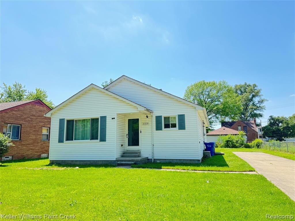 Property Photo:  20839 Sunset Avenue  MI 48091 4672 