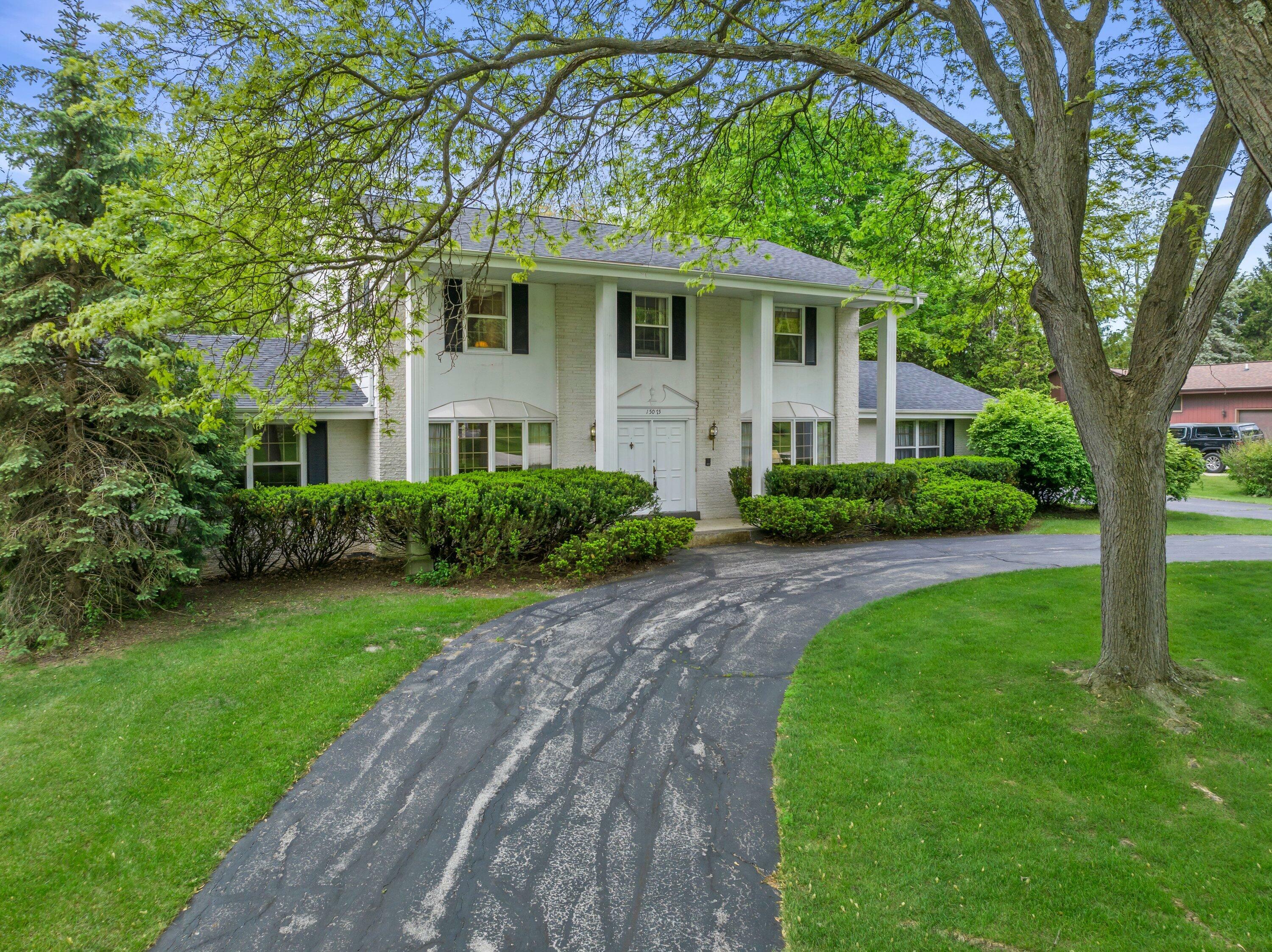 Property Photo:  15075 Kings Ridge Ct  WI 53005 