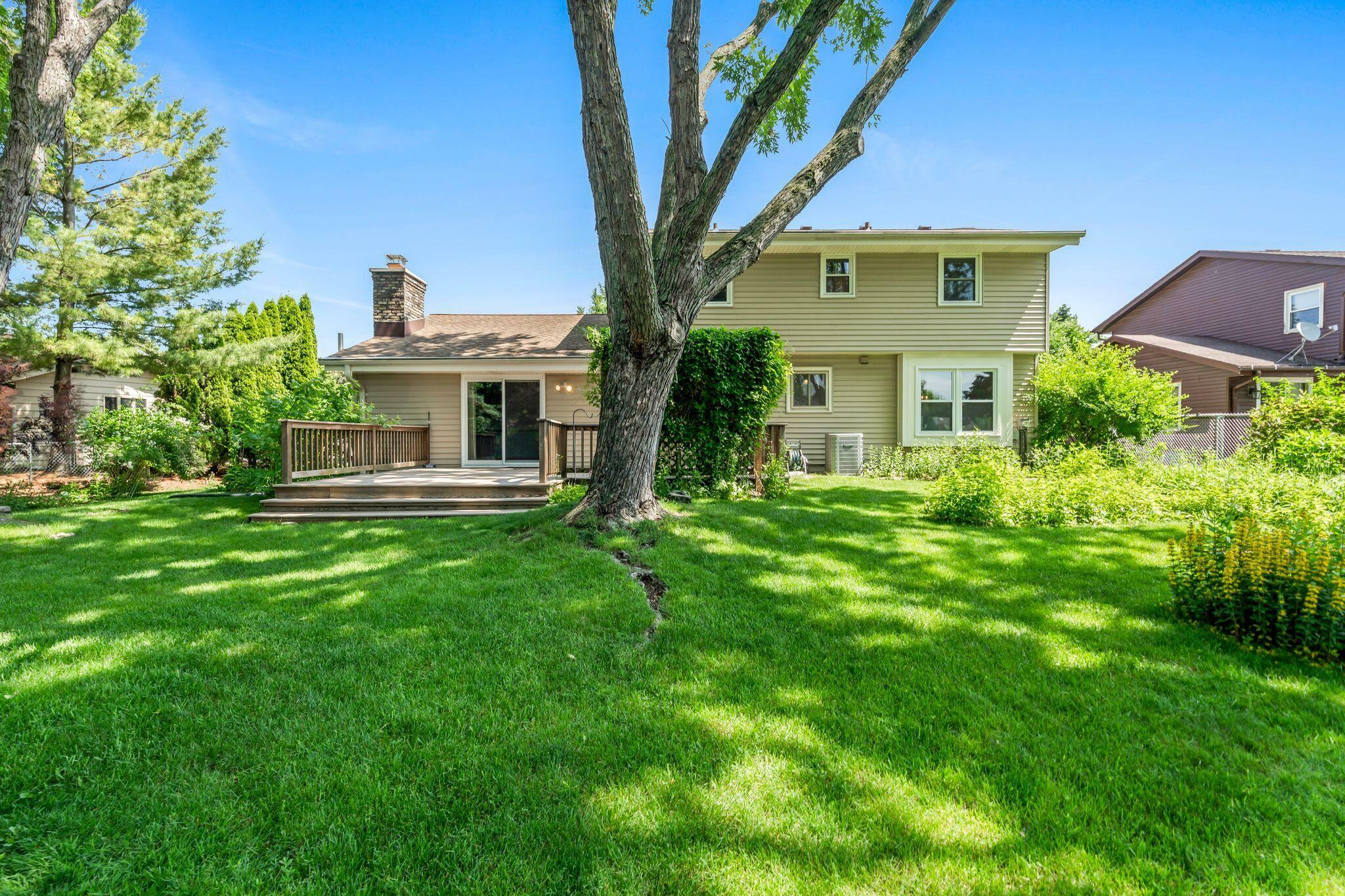 Property Photo:  1512 David Ln  WI 53189 