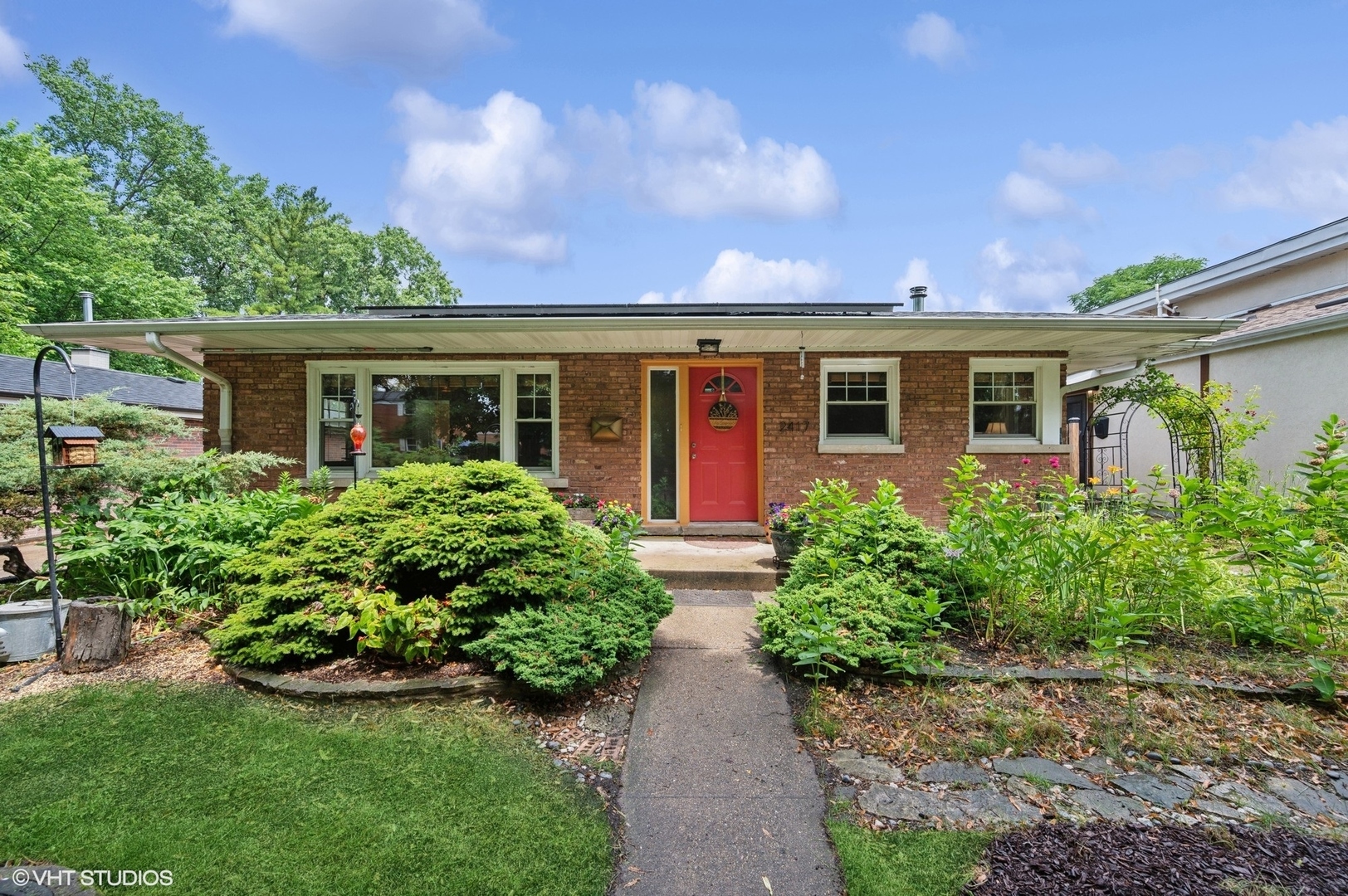 Property Photo: 2417 Lyons Street IL 60201