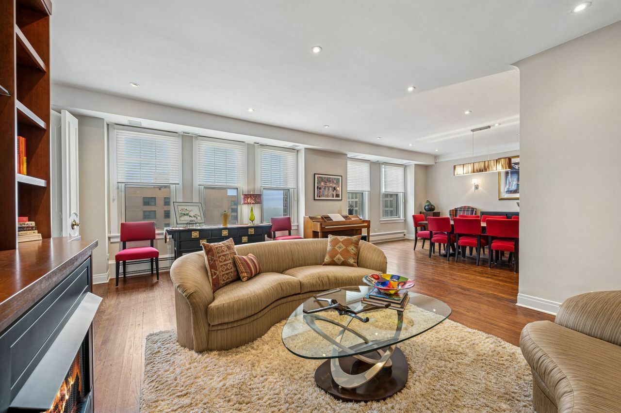 Property Photo: 5000 S East End Avenue 18C IL 60615
