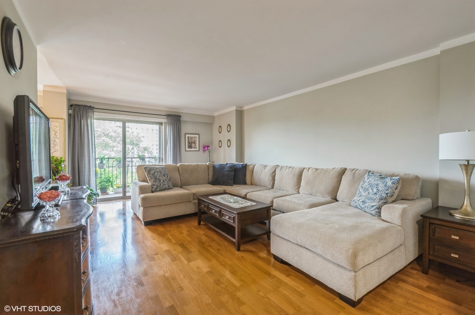 Property Photo: 7033 N Kedzie Avenue 512 IL 60645