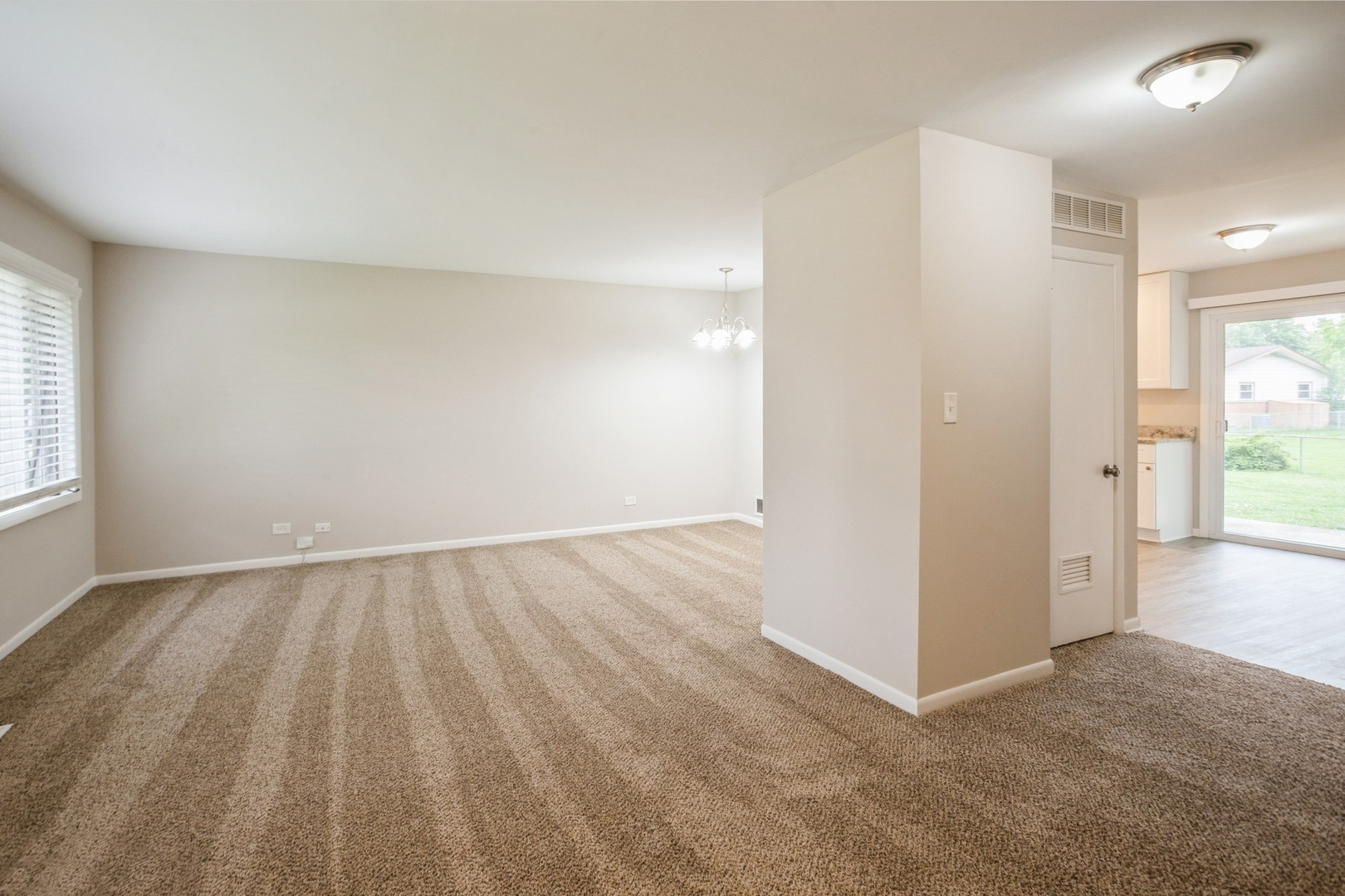 Property Photo: 520 Landmeier Road IL 60007