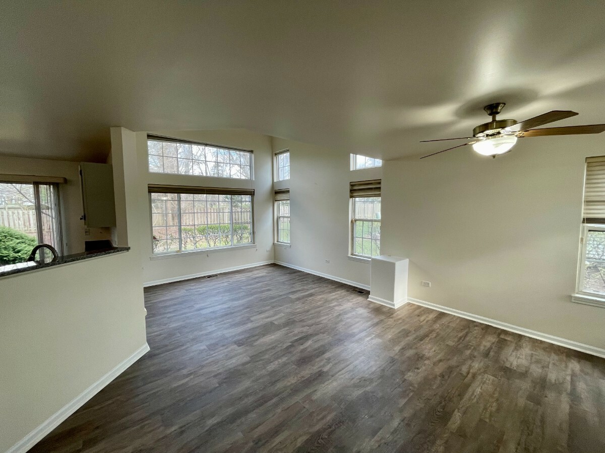 Property Photo: 189 Lenox Court IL 60188