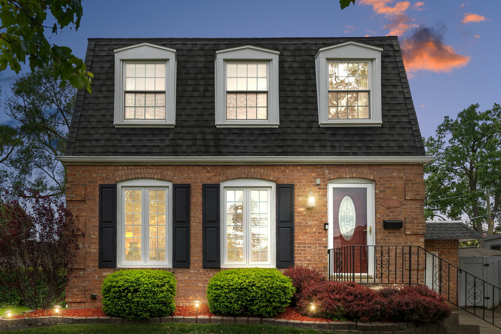 Property Photo: 2222 Buckingham Avenue IL 60154