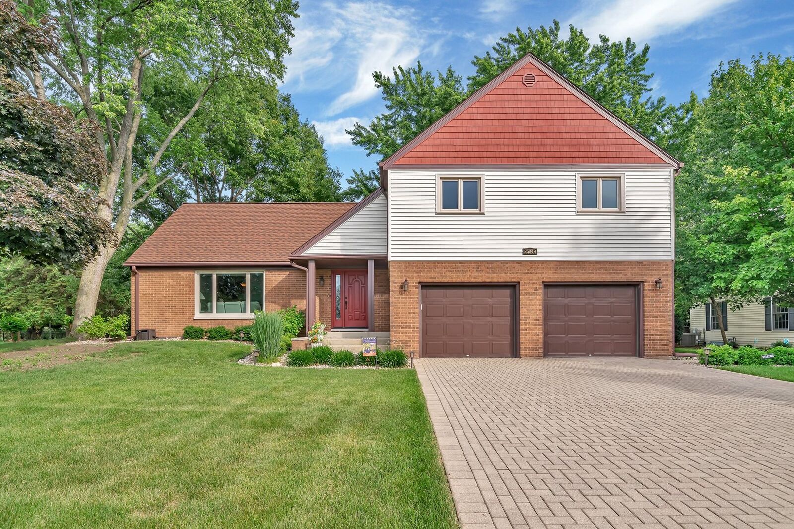Property Photo:  25049 W Kay Drive  IL 60586 
