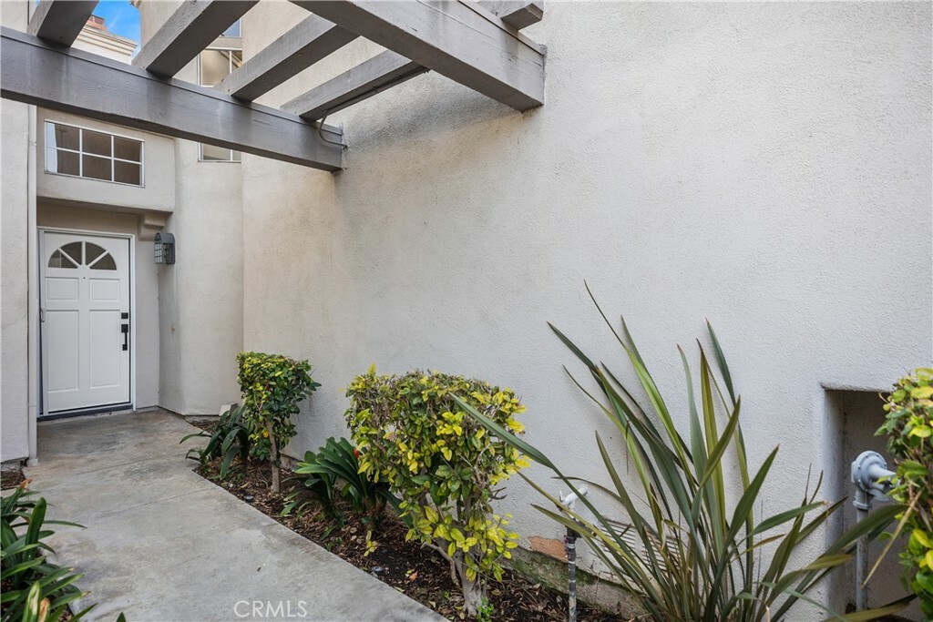 Property Photo: 140 Almador CA 92614