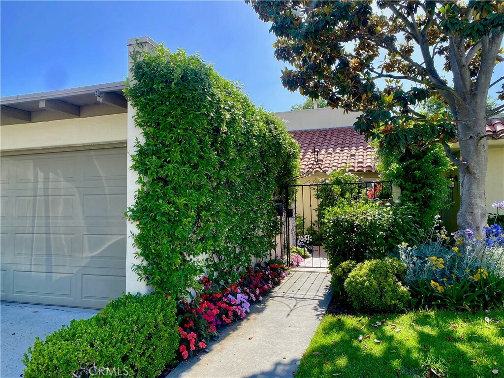 Property Photo:  2211 Vista Hogar  CA 92660 