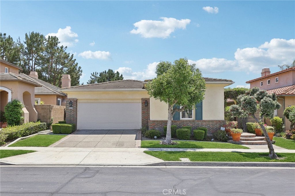 Property Photo:  10 Flora Springs  CA 92602 