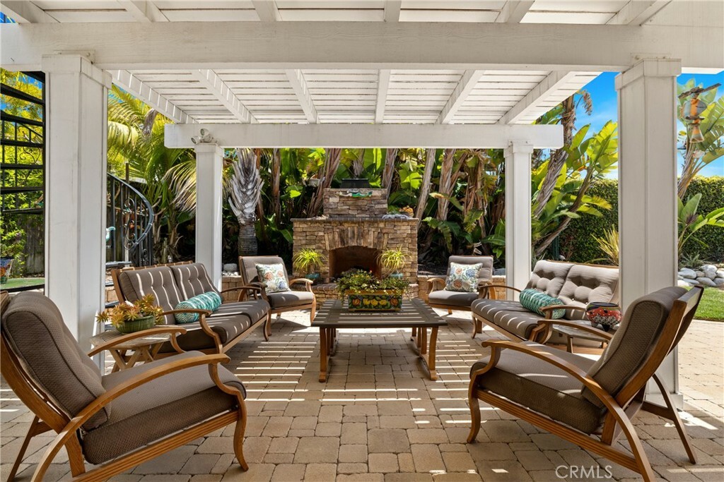 Property Photo:  27492 Via Valor  CA 92624 