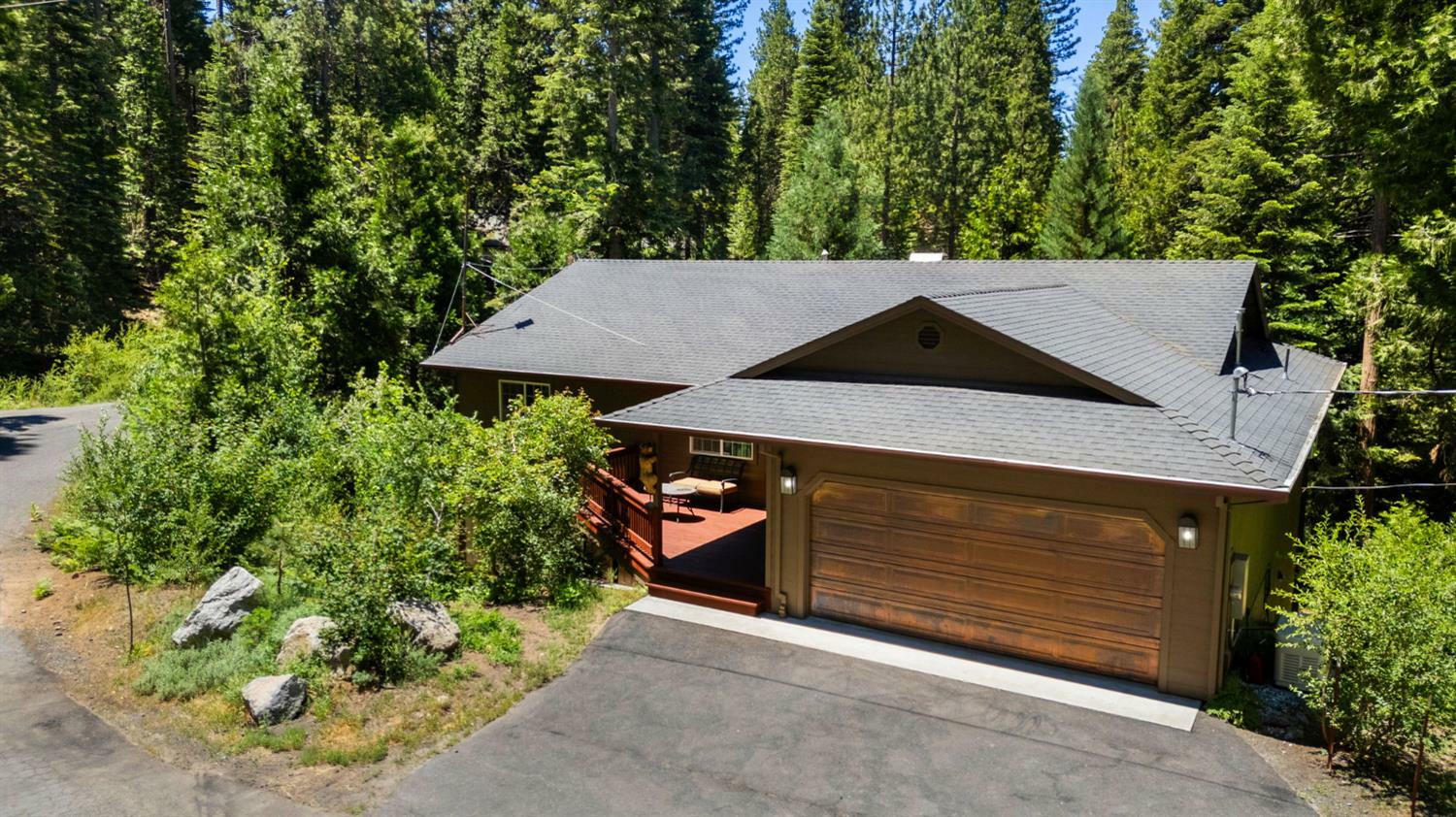 Property Photo: 27040 Summerhill Drive CA 95364