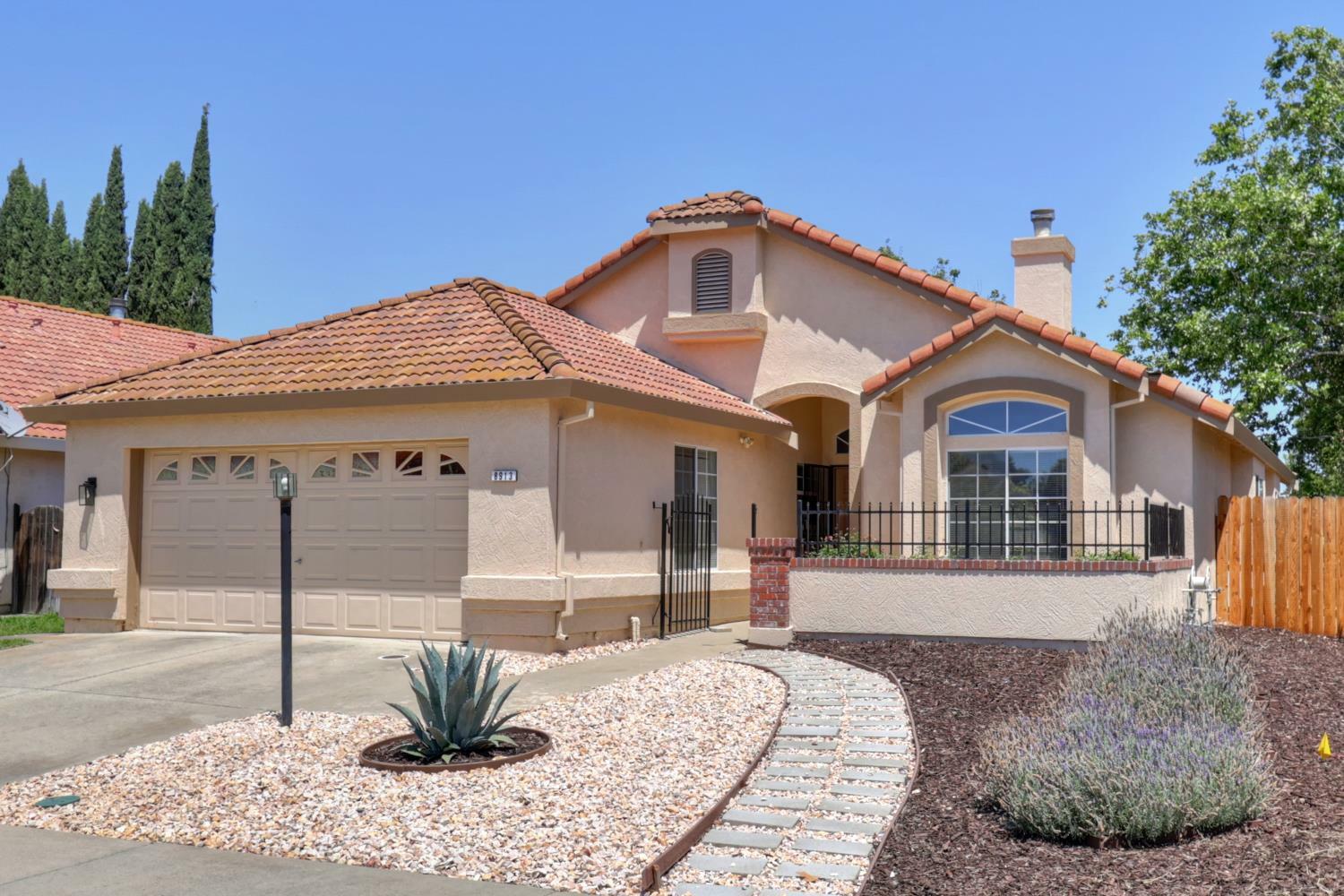 Property Photo: 8913 Bramblewood Way CA 95758