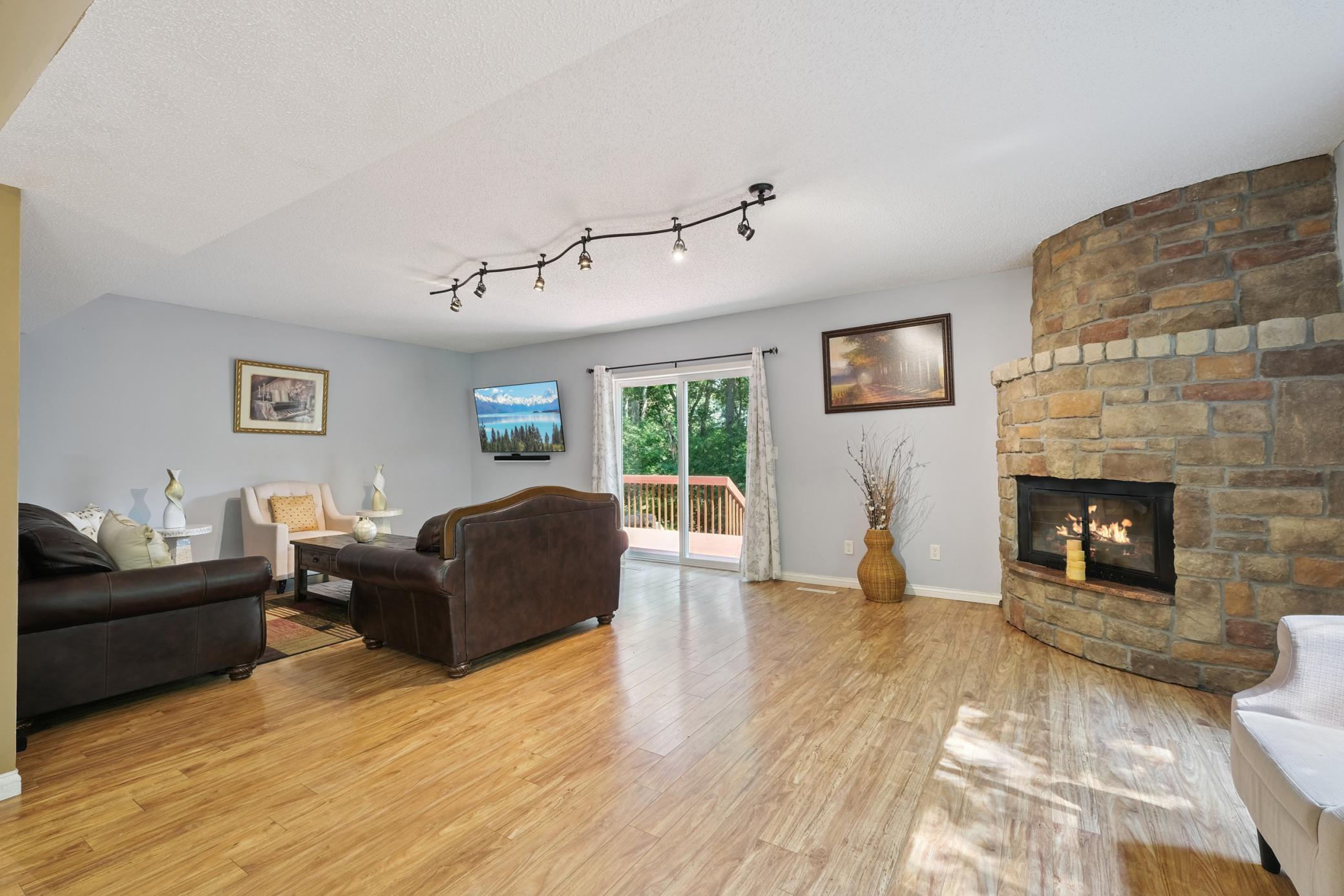 Property Photo:  712 Country Place  MN 55337 