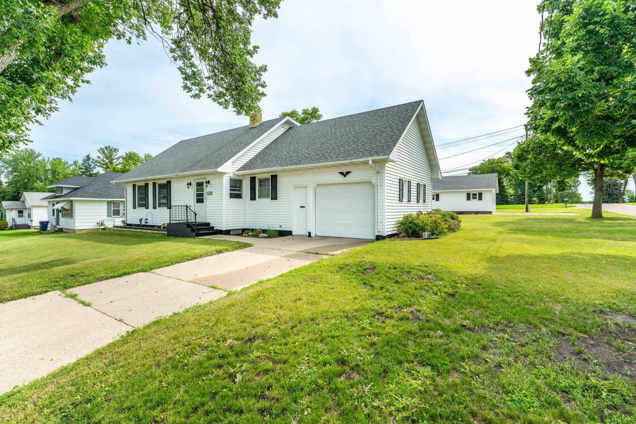 Property Photo: 727 S Peck Street MN 56537