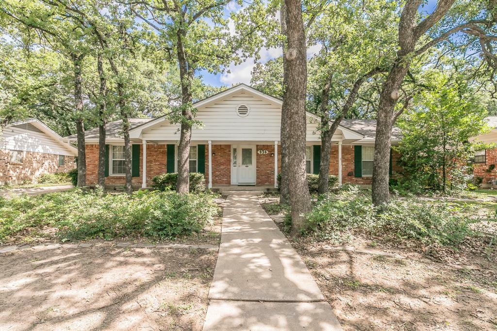 Property Photo: 936 Mountain Terrace TX 76053
