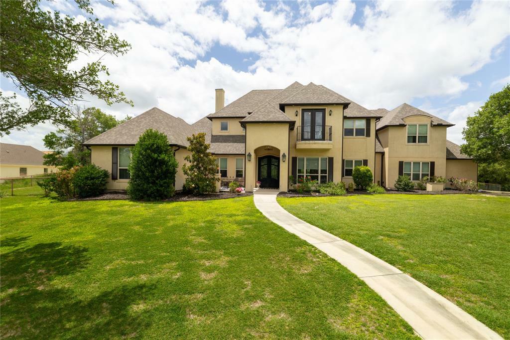 Property Photo: 100 Redtail Hawk Drive TX 76008