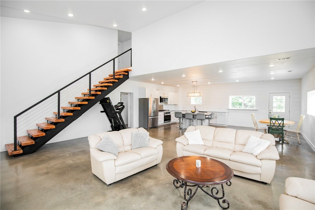 Property Photo: 1284 Madison 2149 AR 72740