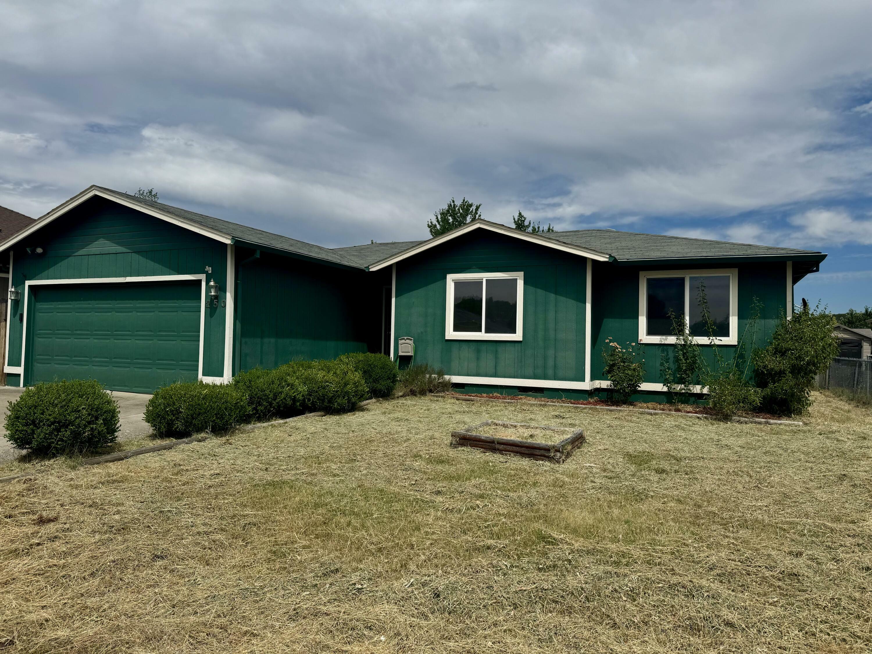 Property Photo: 250 Tierra Circle OR 97524