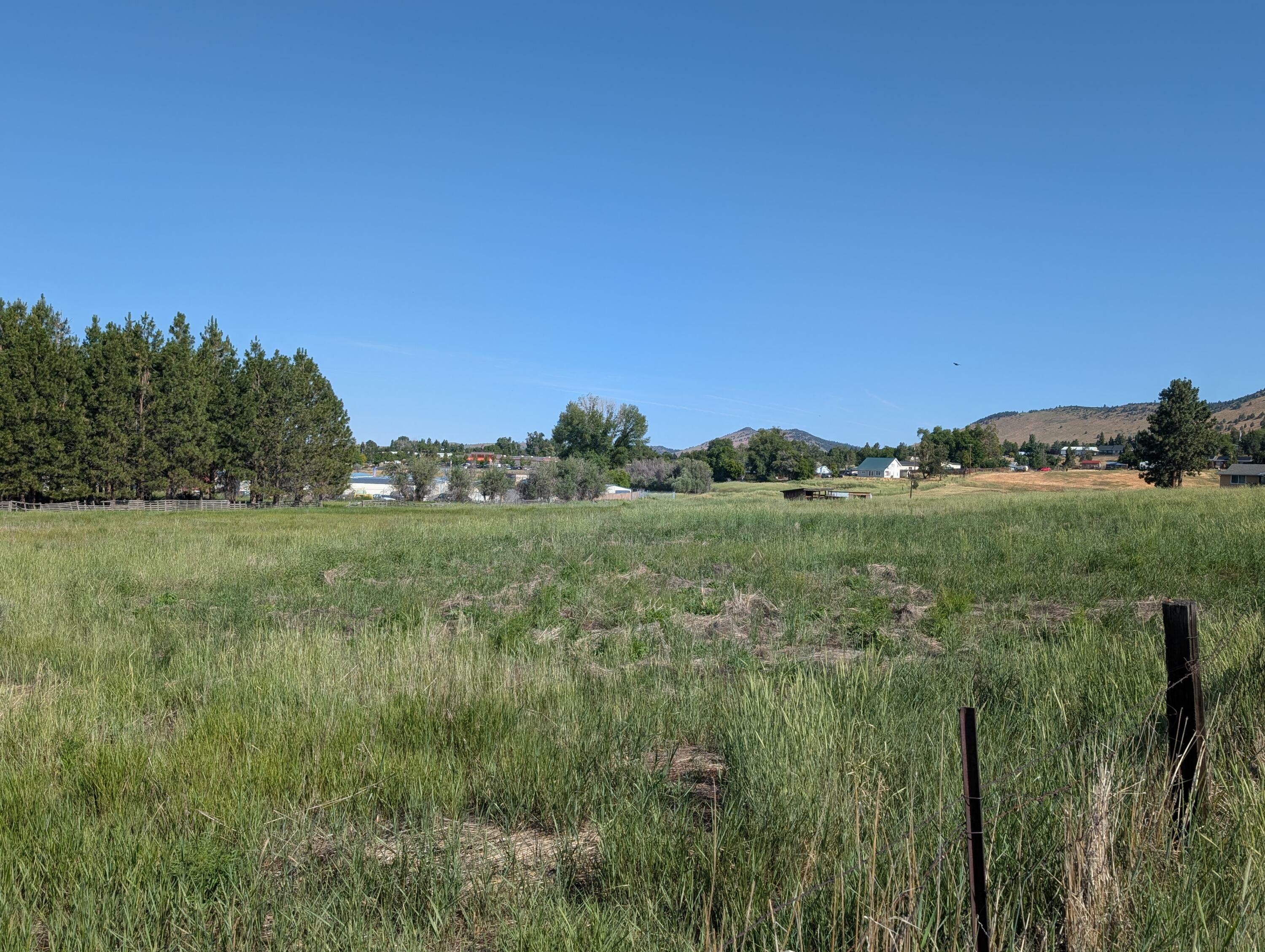 Property Photo: Vermont Street OR 97603