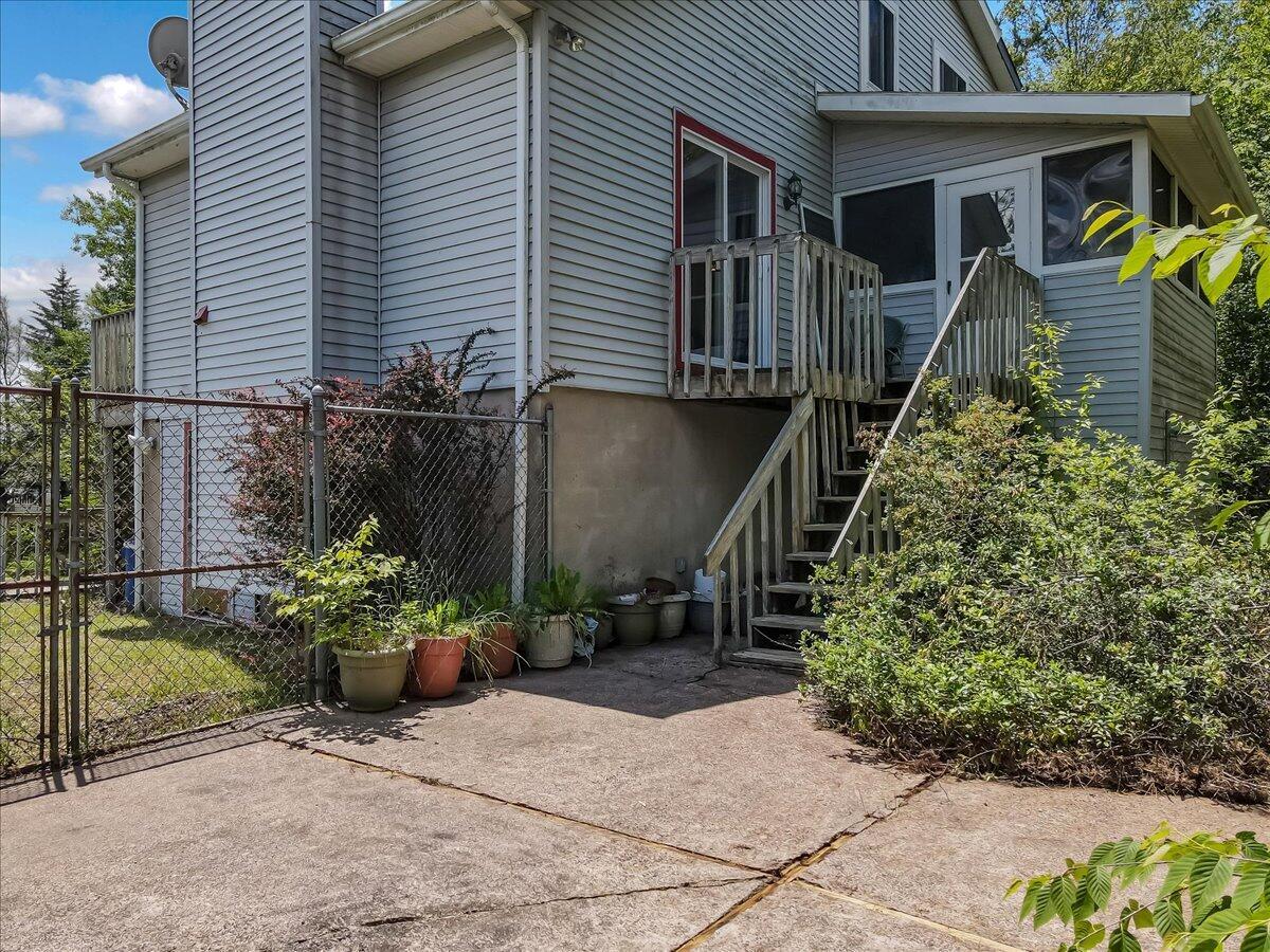 Property Photo: 7693 Fawn Lane PA 18466