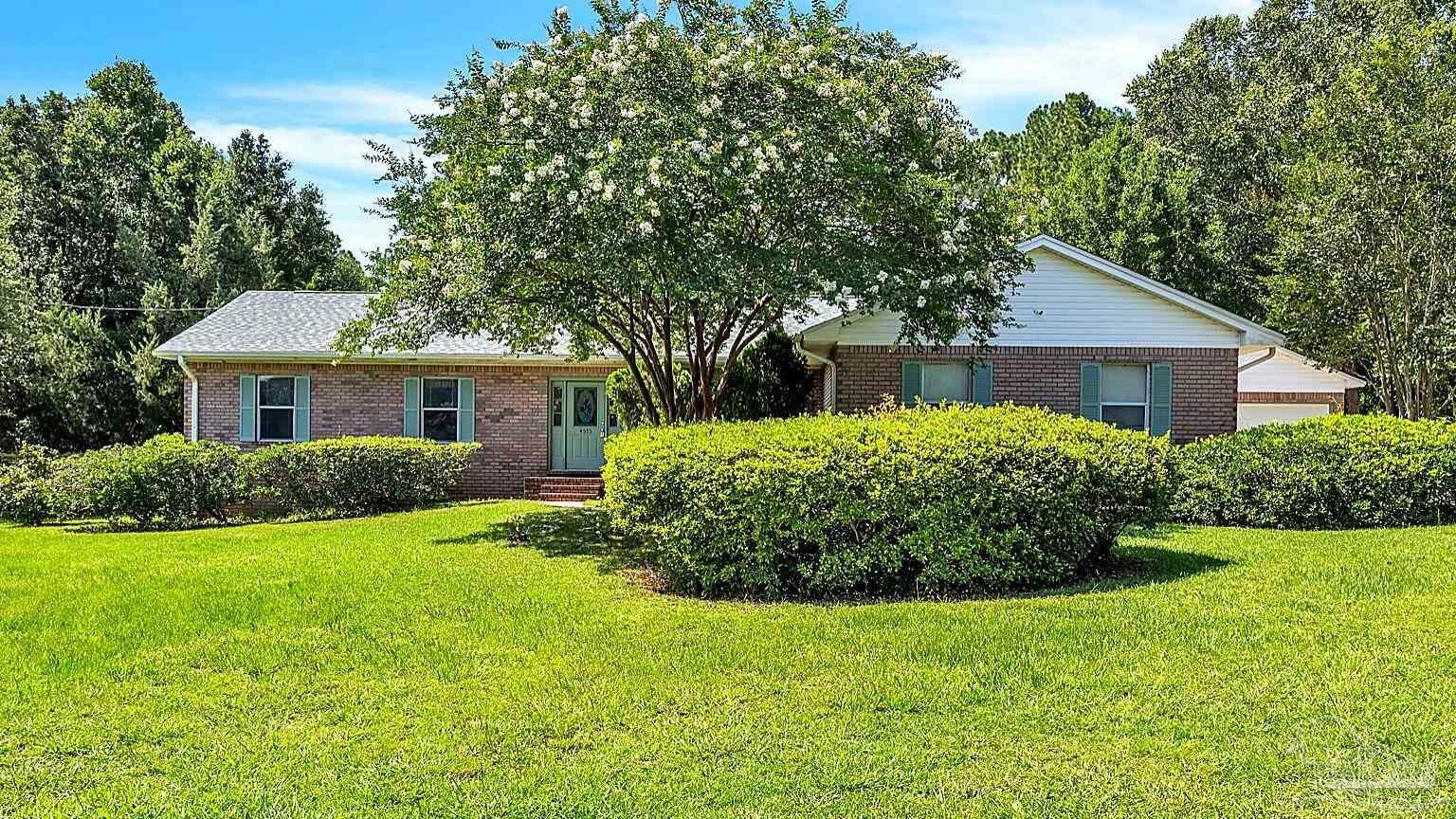 Property Photo: 4575 Forest Breeze Ct FL 32571