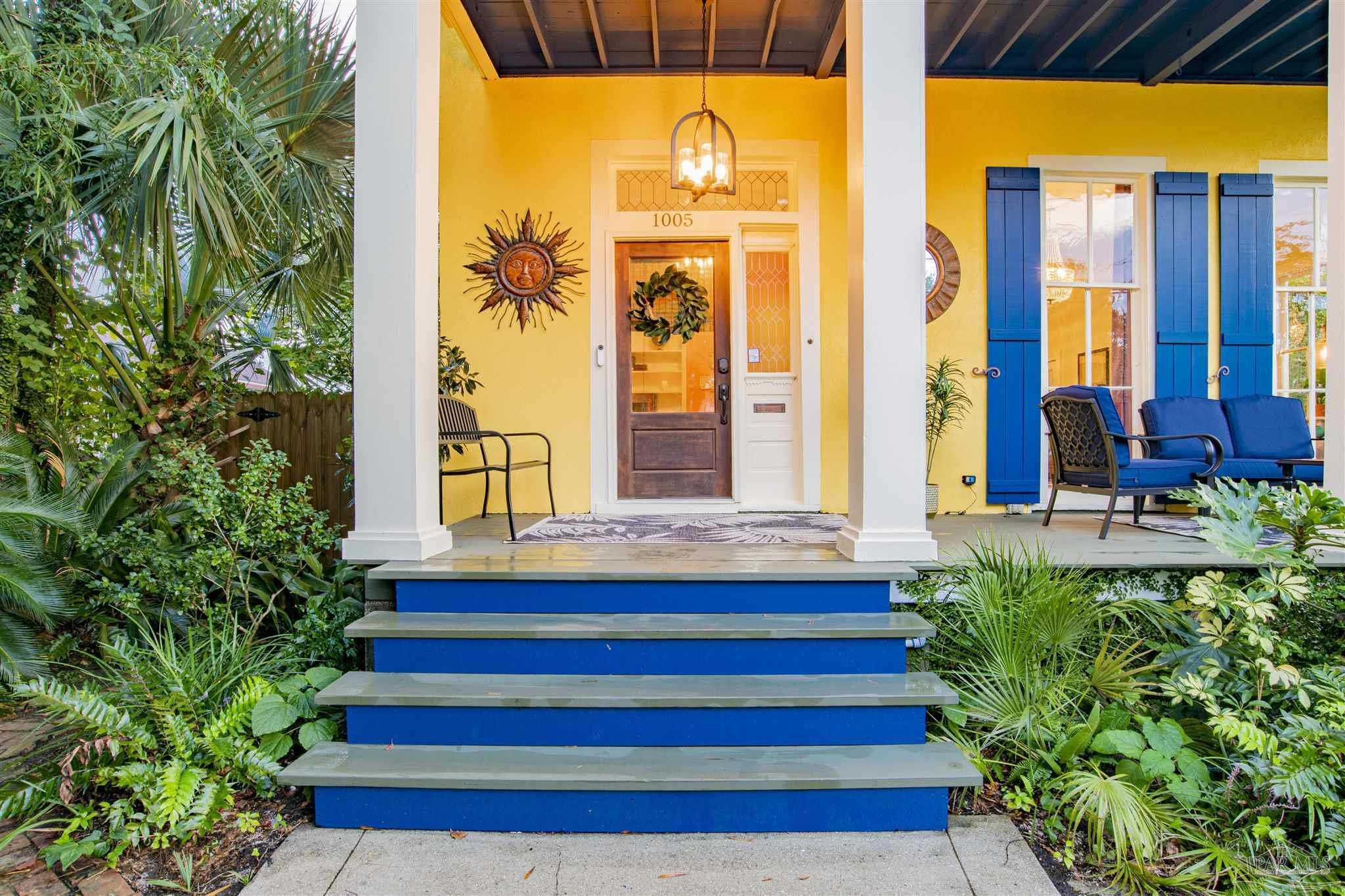 Property Photo: 1005 E Jackson St FL 32501