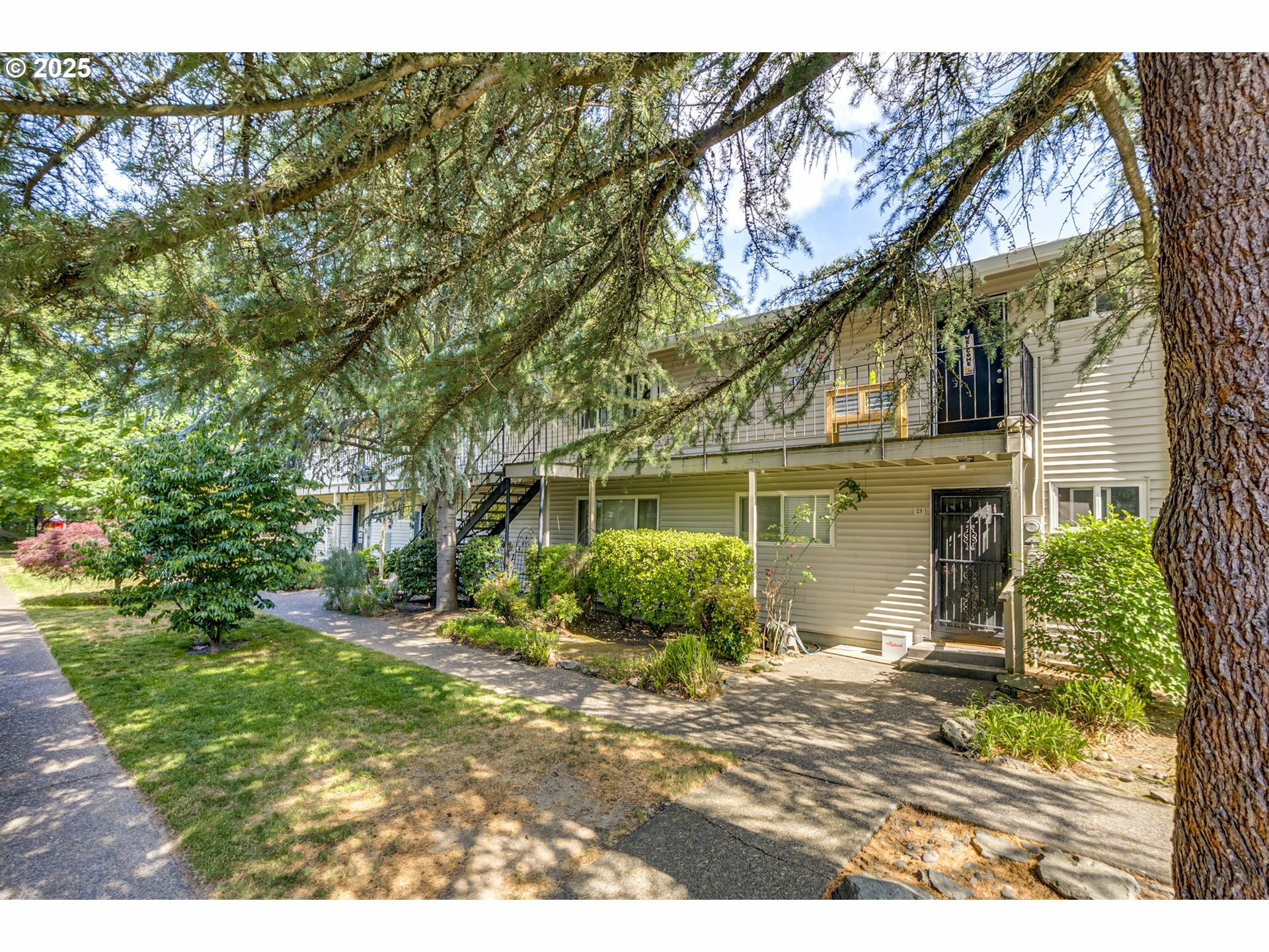 Property Photo:  6825 SW Capitol Hill Rd 27  OR 97219 