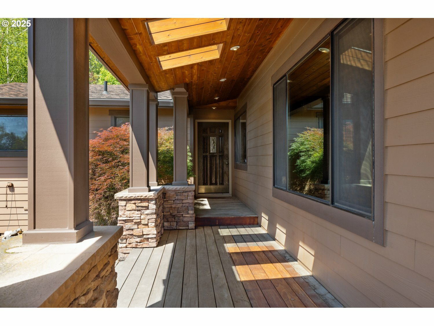 Property Photo:  7555 SW Spruce St  OR 97223 