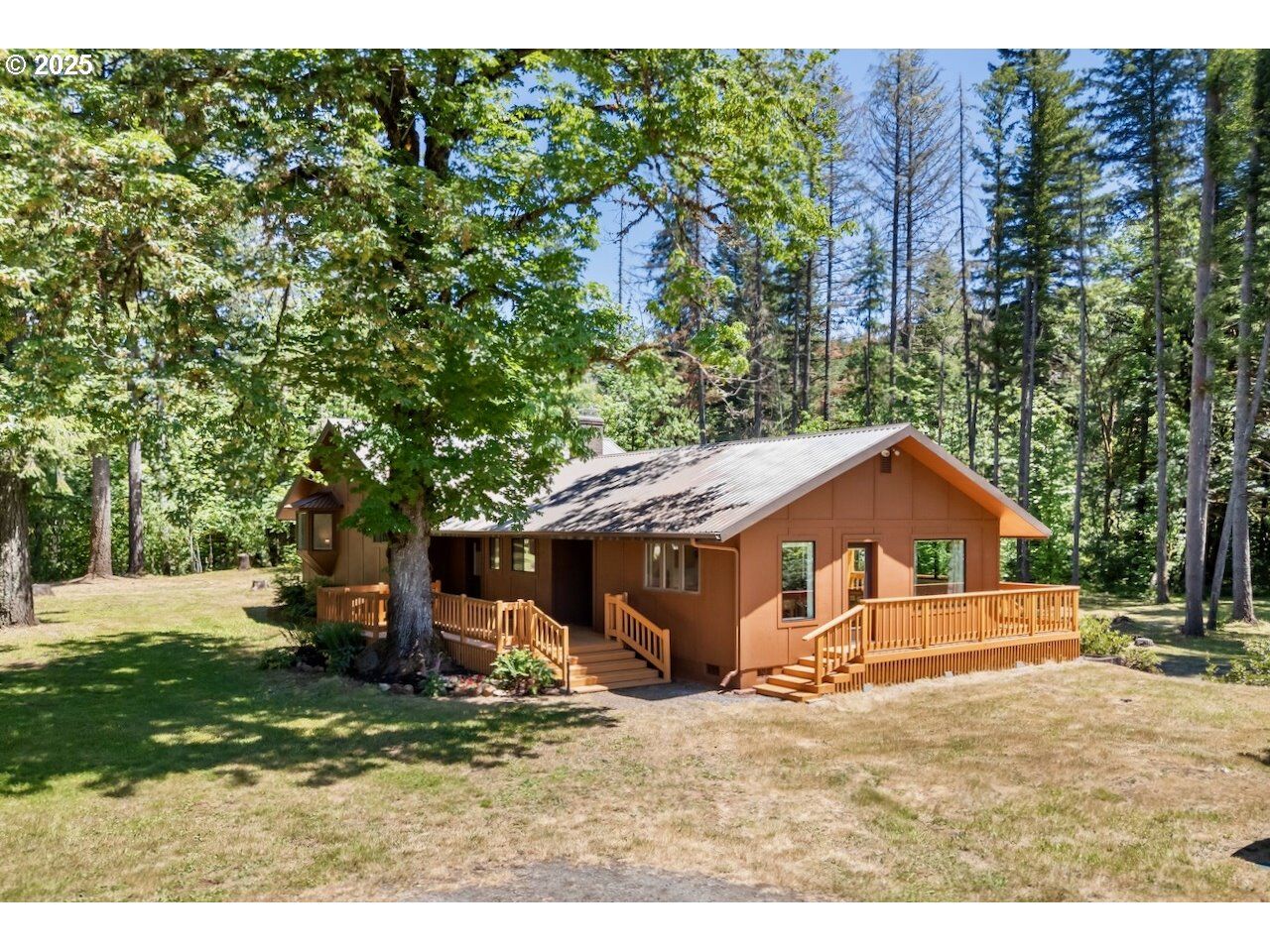 Property Photo: 93933 Marcola Rd OR 97454