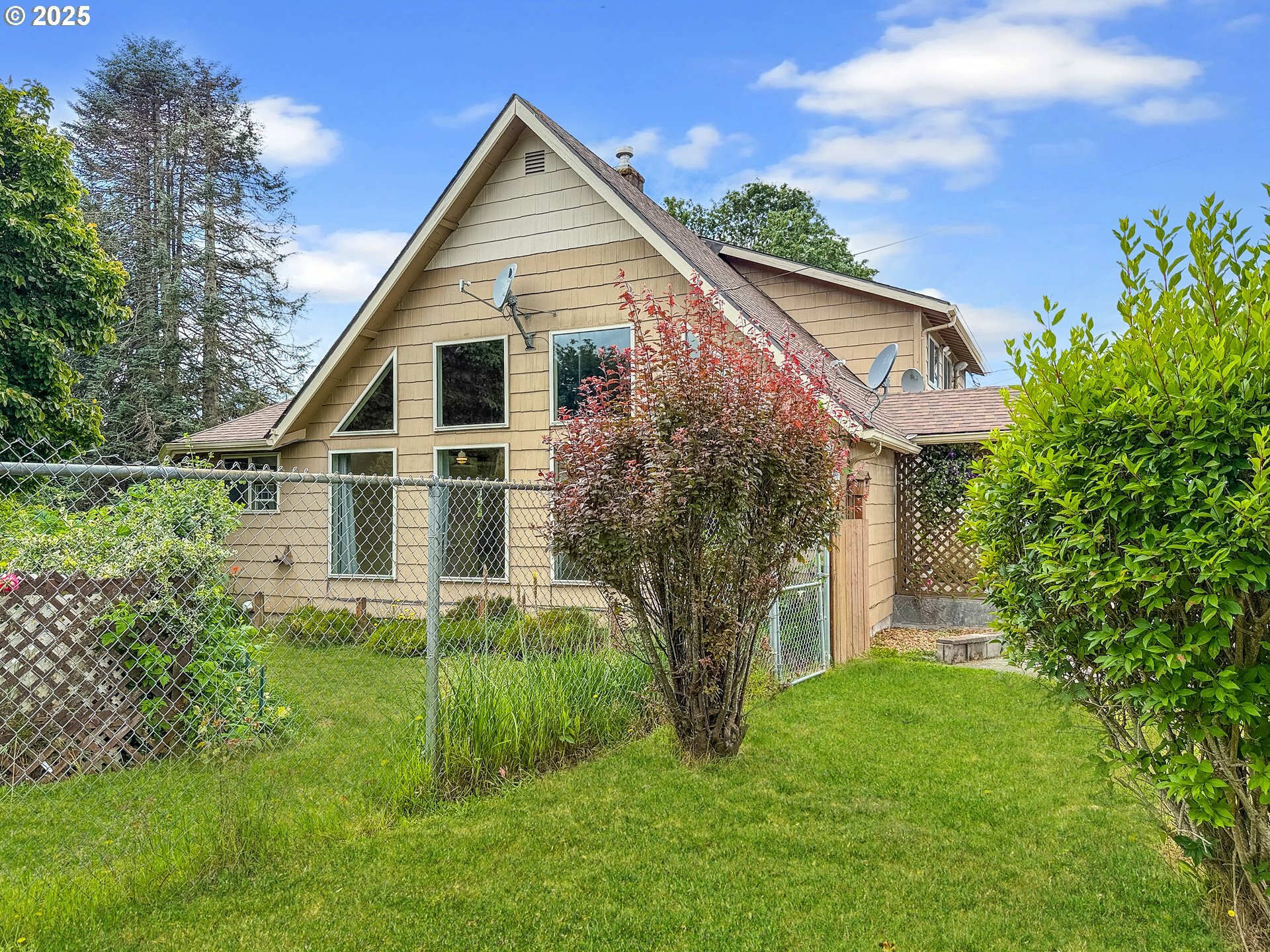 Property Photo: 55 Irving St WA 98612