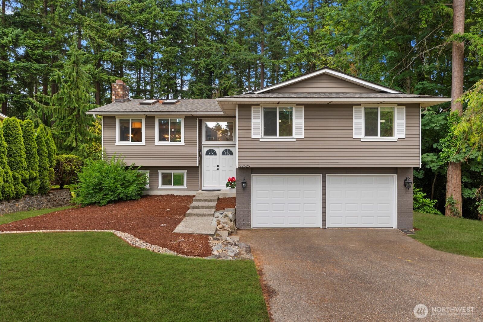 Property Photo:  22625  1st Drive SE  WA 98021 