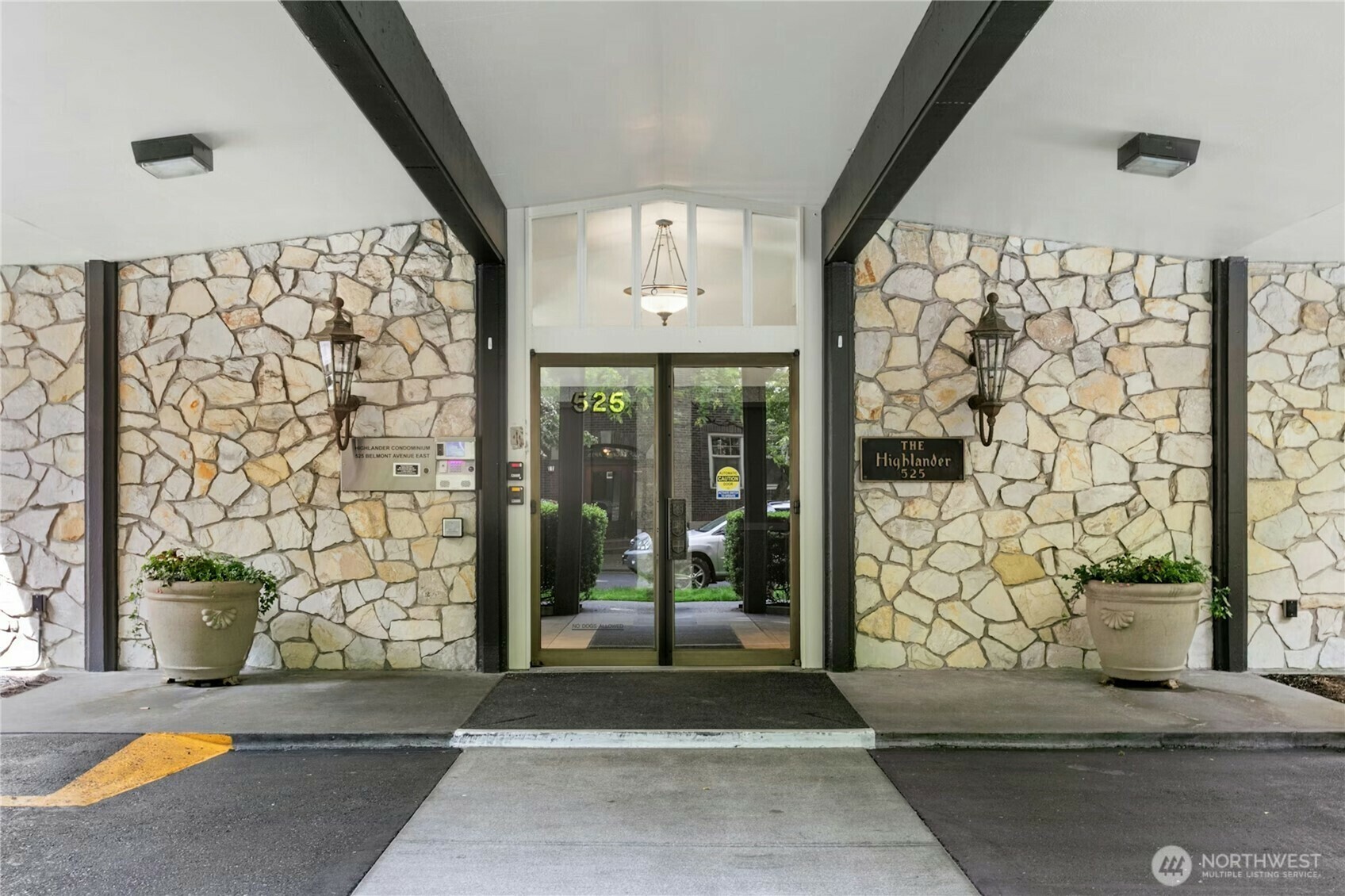 Property Photo: 525 Belmont Avenue E 4F WA 98102