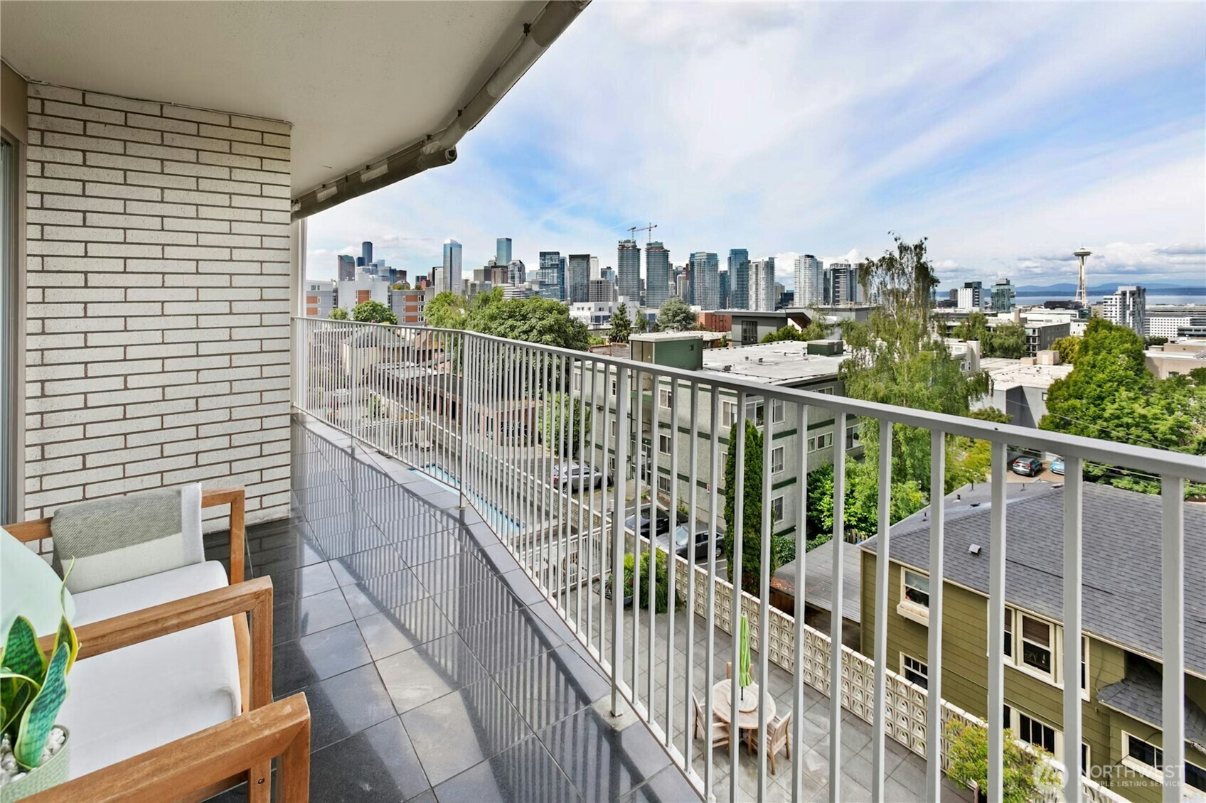 Property Photo: 525 Belmont Avenue E 4F WA 98102