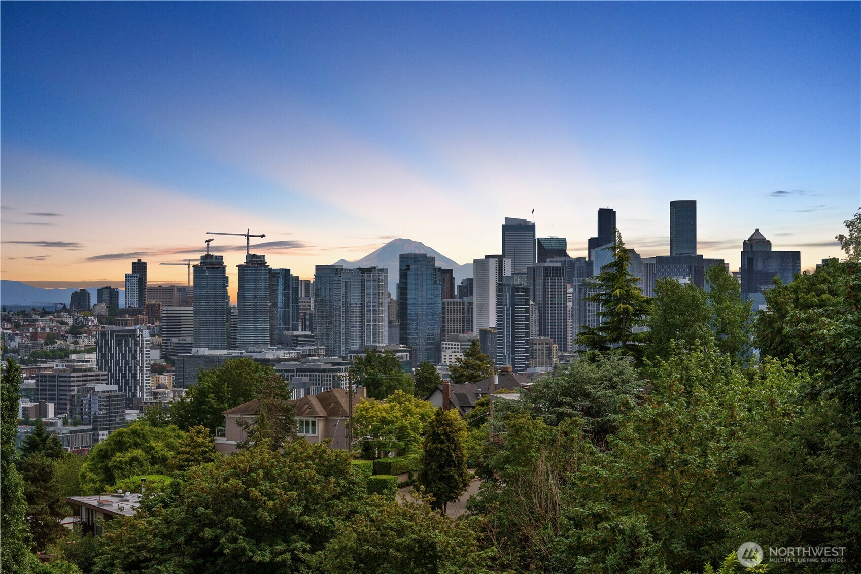 Property Photo: 1818 Bigelow Avenue N 403 WA 98109