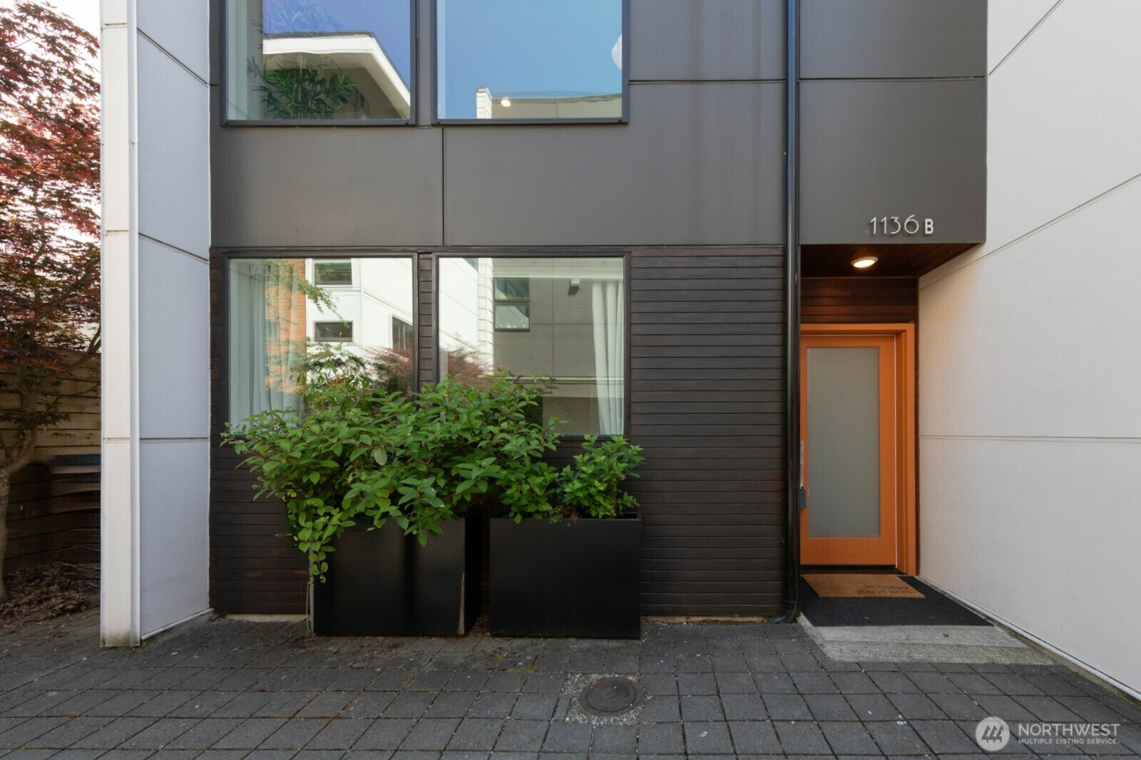 Property Photo: 1136 10th Avenue E B WA 98102
