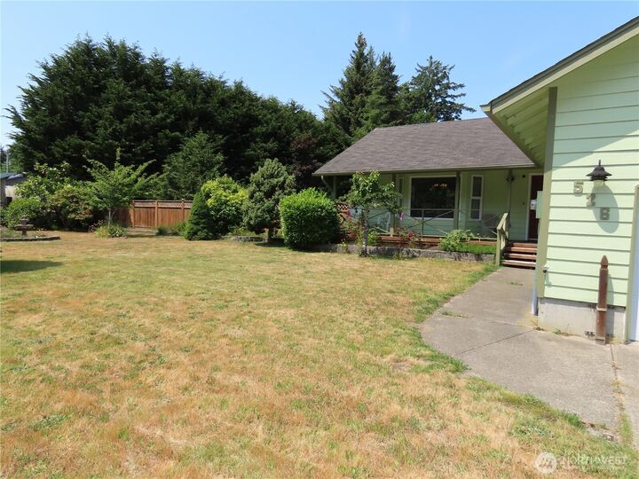 Property Photo:  526 W Newell Avenue  WA 98595 