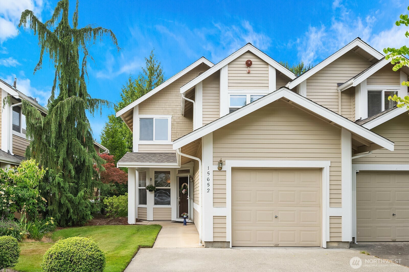 Property Photo:  15652 NE 93rd Way B-1601  WA 98052 
