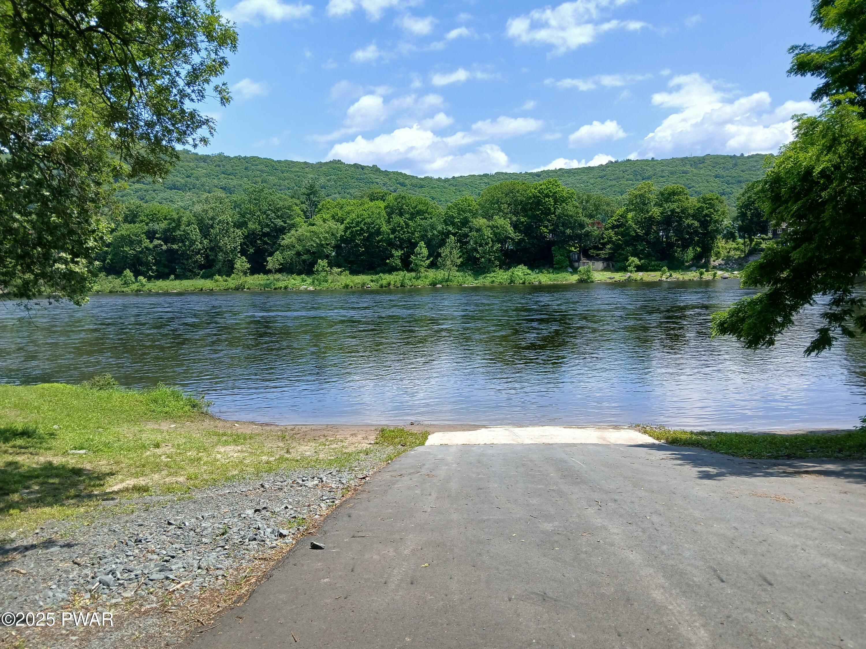 Property Photo:  106 Meadowbrook Road  PA 18336 