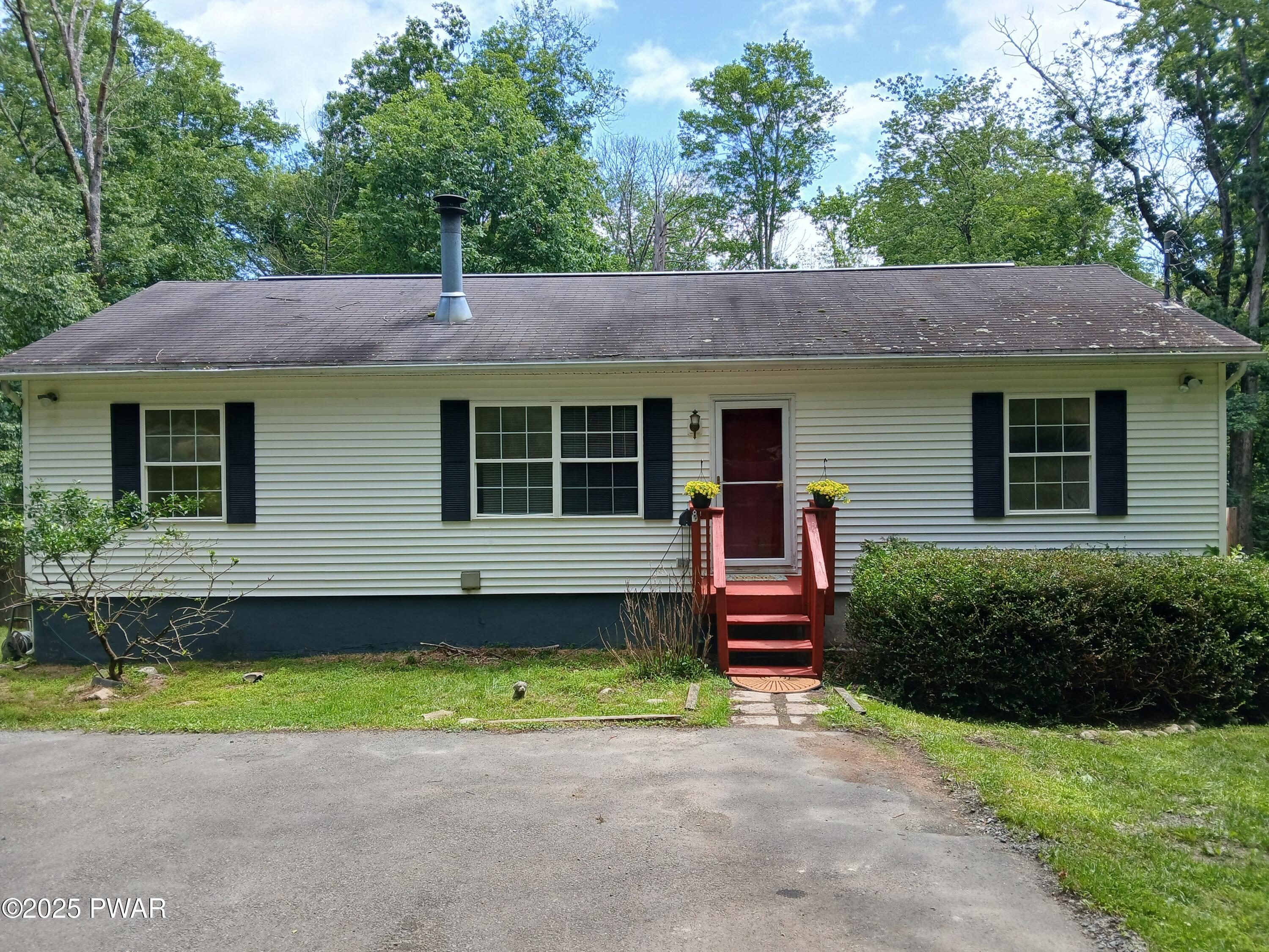 Property Photo: 106 Meadowbrook Road PA 18336