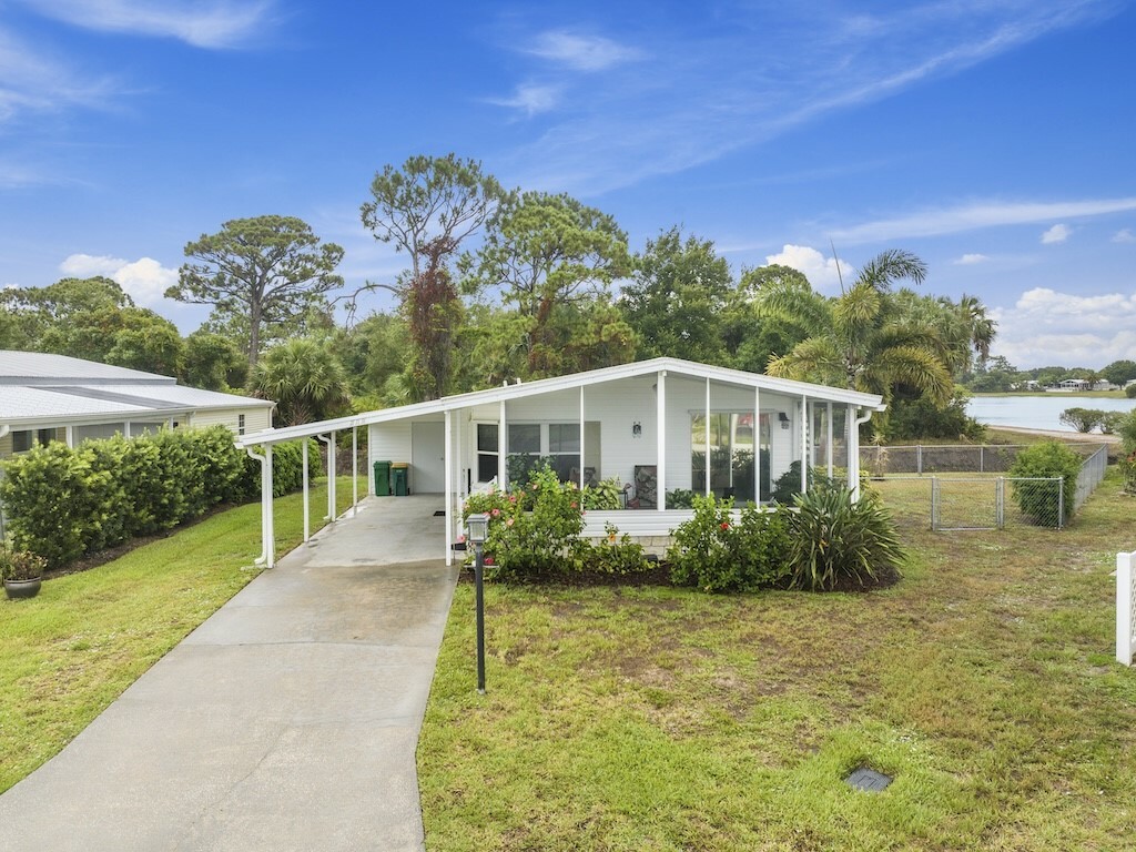 Property Photo: 209 Cobia Court FL 32976