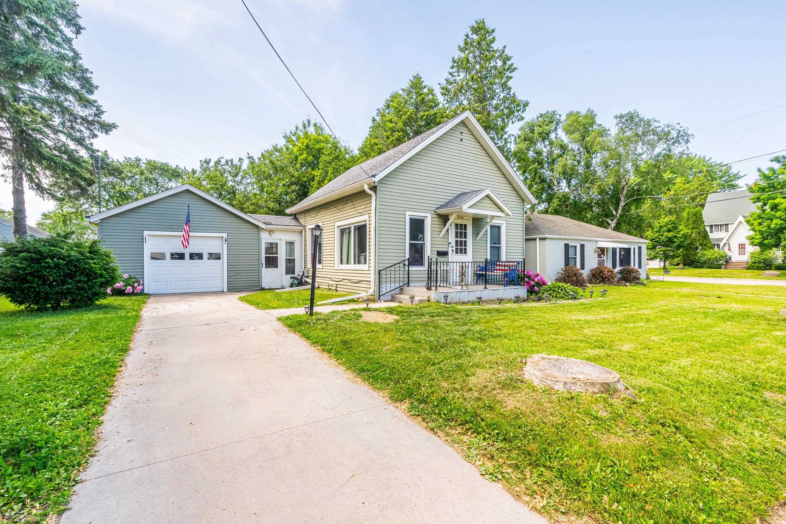 Property Photo: 1329 Central Street WI 54901