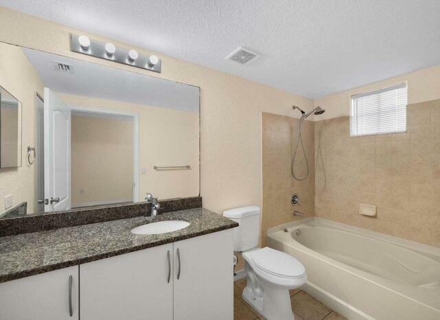 Property Photo: 138 SW Peacock Boulevard 20-102 FL 34986