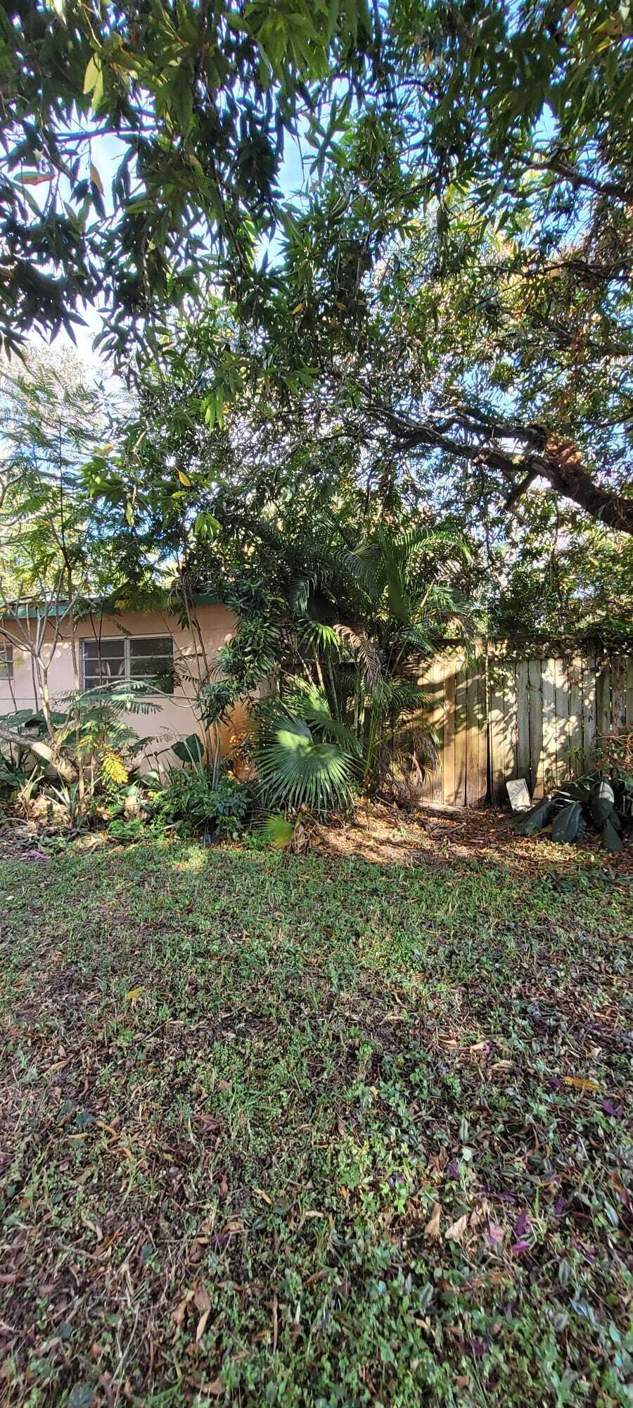 Property Photo: 812 Garden Court FL 33317
