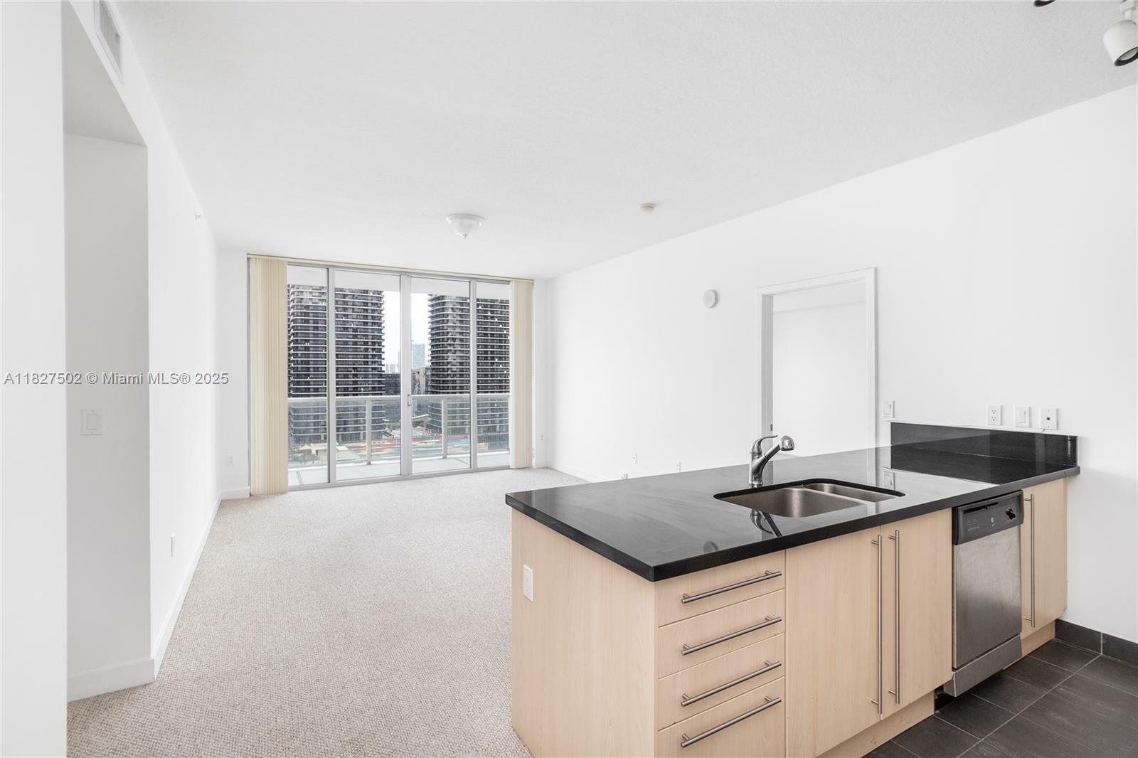 Property Photo: 1111 SW 1st Ave 2423-N FL 33130