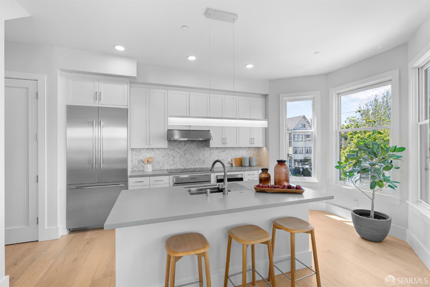 Property Photo: 38 Steiner Street 303 CA 94114
